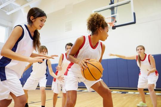 Fewer injuries in girls' sports when high schools have athletic trainers