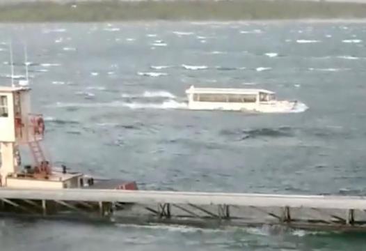 Tourist boat capsizes in storm, killing 17 in Missouri