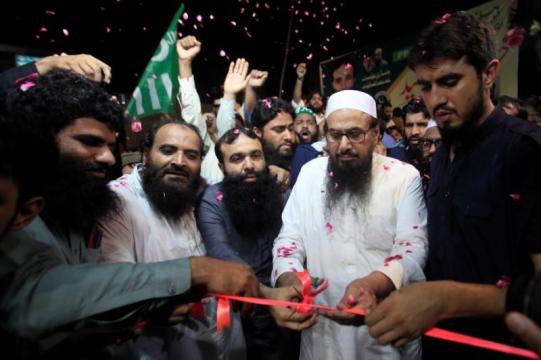 Hardline Islamists push religion to center of Pakistan election
