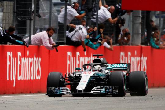 Hamilton aproveita erro de Vettel, vence GP da Alemanha e retoma a liderança