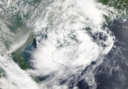 NASA eyes Tropical Storm Son-Tinh affecting Hainan Island, China