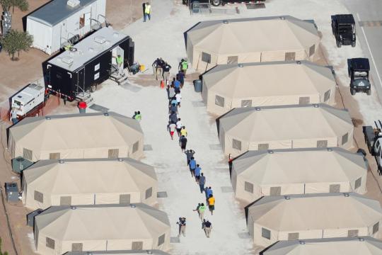 U.S. to update judge as deadline looms to reunite migrant kids