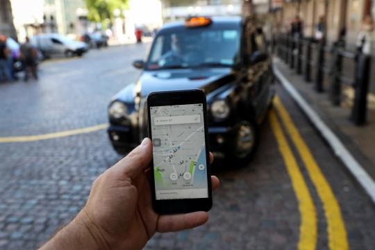 London taxi drivers plot to sue Uber for over 1 billion pounds - Sky News