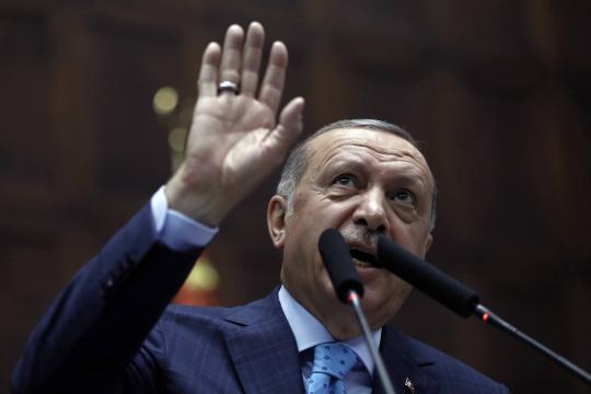 Erdogan compara Netanyahu a Hitler, e israelense acusa turco de massacre