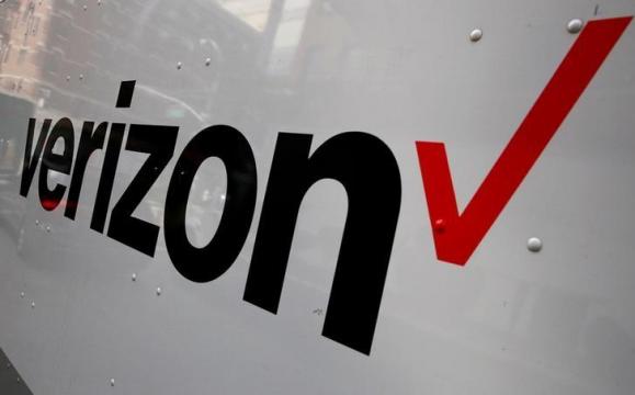 Verizon beats profit, revenue estimates, misses on subscribers