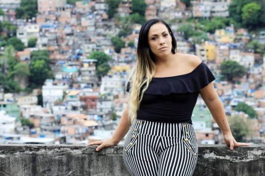 Fabiana Escobar, a Bibi Perigosa da vida real, processa Globo por dano moral