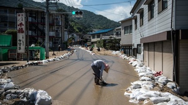 Searing Summer Heat Follows Killer Floods in Japan