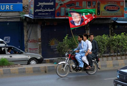 Pakistan's Khan leads as election results delayed, opponents cry foul