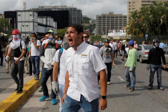 Venezuela lawmaker who decried health crisis flees, denouncing threats