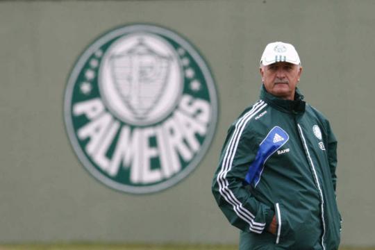 Aos 69, Scolari destoa da aposta de clubes brasileiros em jovens