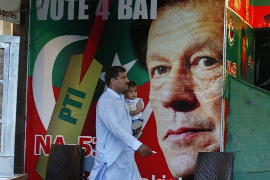 Vencedor em pleito paquistanês diz ter maioria para governar