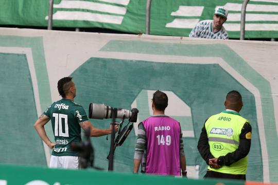 Como no futebol brasileiro comemorar gol virou algo proibido