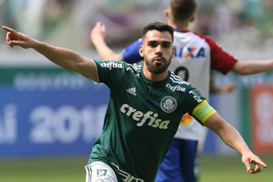 À espera de Felipão, Palmeiras vence Paraná com dois de Bruno Henrique