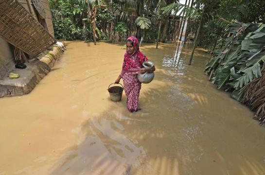 Heavy rain floods critical care unit at Indian hospital
