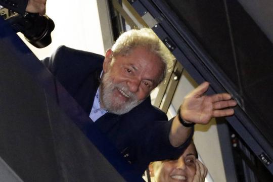 TSE deve impedir que Lula apareça como candidato no programa de TV do PT