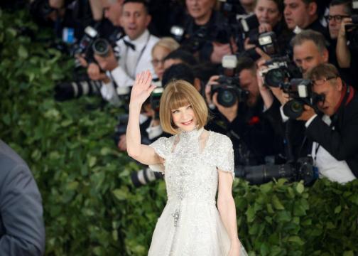 Anna Wintour to stay 'indefinitely' at Vogue, quashing exit rumors