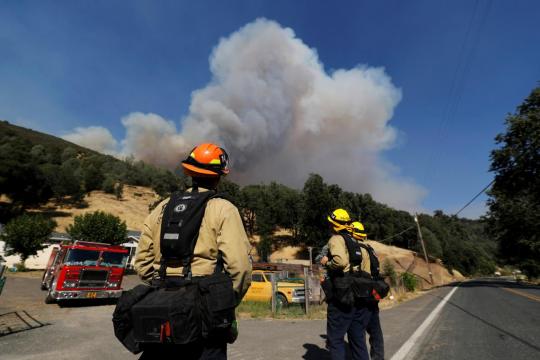 Crews battling California wildfires face extreme conditions