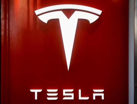 Tesla shares surge as investors embrace cash comments, Musk apology