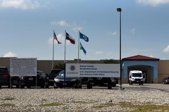 Detained immigrants in Texas on hunger strike: rights group