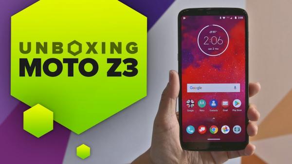 Unboxing Motorolas Moto Z3 phone with 5G