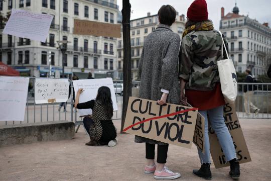 França estabelece multa de até R$ 3.200 para assédio nas ruas