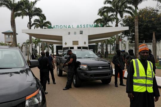 Security forces block entrance to Nigeria's parliament: witness