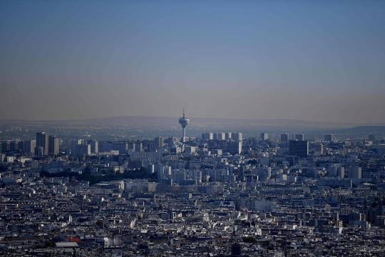 Por causa do calor, cidades francesas proíbem carros antigos de circular