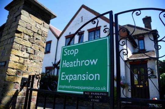 Heathrow Airport opponents launch legal challenge to expansion