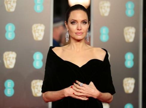 Angelina Jolie wants divorce finalized by end of 2018