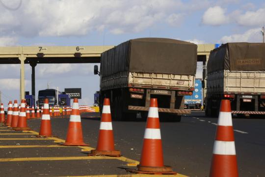 Câmara aprova medida que isenta eixos suspensos de caminhões de pedágio