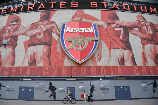 Após acerto com russo, bilionário americano assume Arsenal