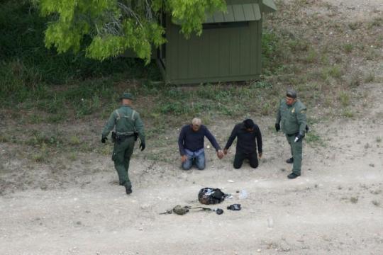 U.S.-Mexico border arrests fall in July, fewer unaccompanied children