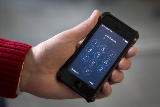 Apple diz a legisladores que iPhone não ouve os consumidores