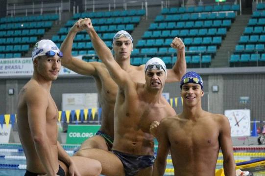Com desfalque e equipe renovada, Brasil aposta em revezamentos na natação