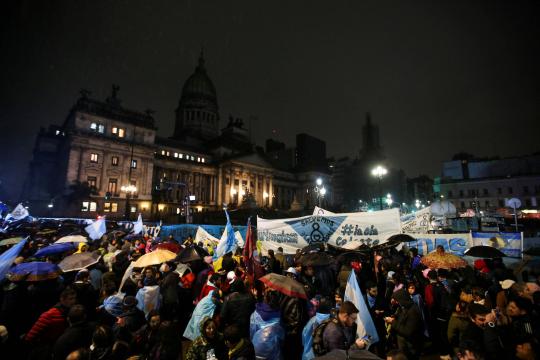 Antes de votação, debate sobre aborto acirra Senado argentino