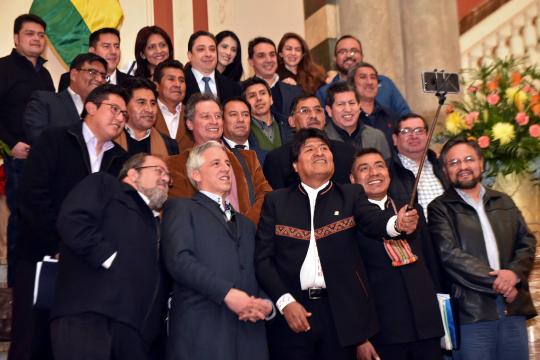 Evo Morales inaugura nova sede de governo criticada pelo custo milionário
