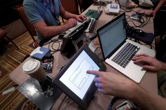 Hackers at convention to ferret out election system bugs