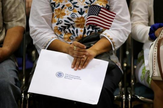 U.S. census citizenship question panned by scientists, civil rights groups