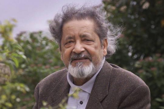 Morre o romancista V. S. Naipaul, vencedor do Nobel, aos 85 anos