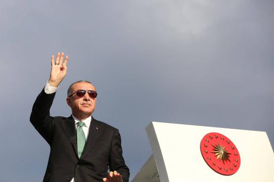 Presidente da Turquia se opõe a juros mais altos apesar de queda da moeda