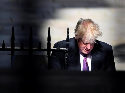 Splits deepen over British ex-minister Johnson's burqa comments