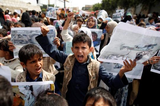 Yemen buries children killed by air strike, Riyadh insists raid 'legitimate'