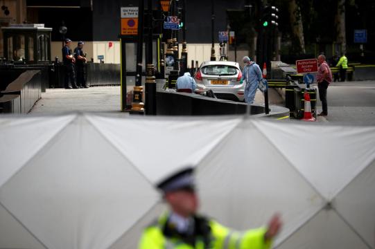 Car hits pedestrians outside UK parliament in suspected terrorism attack