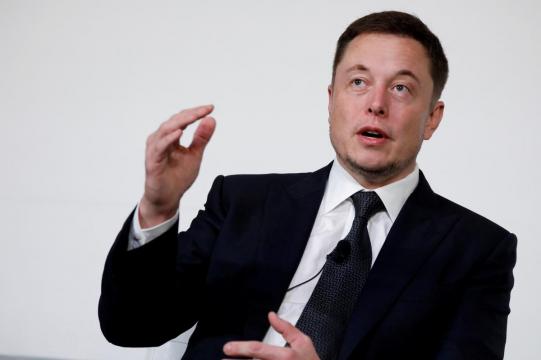 Saudi fund may only play minor part in Musk's $72 billion Tesla plan: bankers