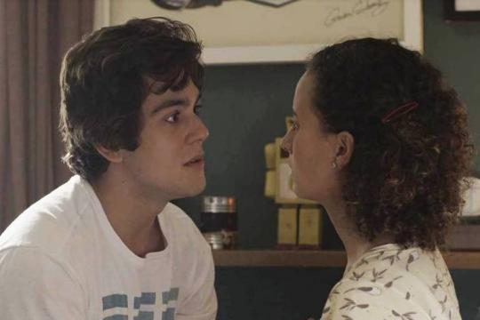 'Malhação': Maria Alice desiste de ter momento íntimo com Alex e termina namoro