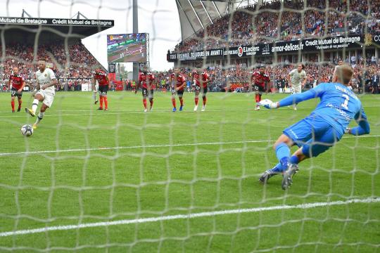 Paris Saint-Germain vence com gol de Neymar e dois de Mbappé