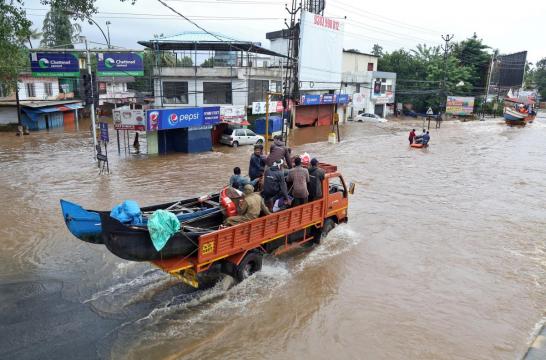 Rain abates in India's flood-hit Kerala, fears of disease in camps