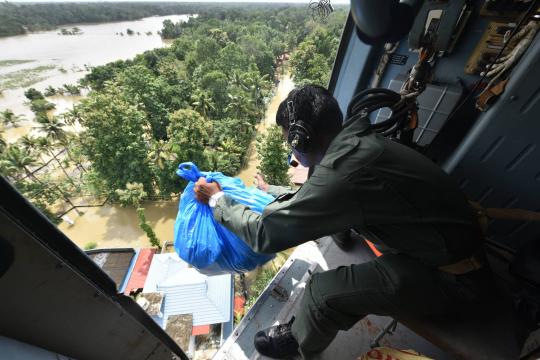 Chuvas mantêm regiões isoladas na Índia e deixam pelo menos 357 mortos