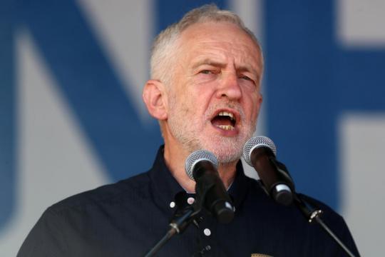 Corbyn to meet asylum-seekers at centre of Scottish row