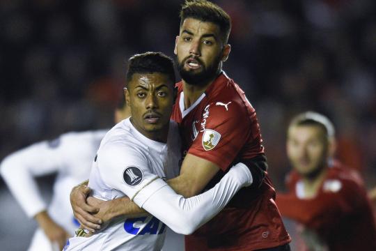 Santos segura o Independiente e volta com empate da Argentina